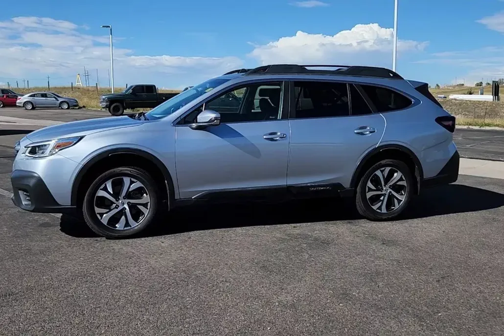 2021 Subaru Outback Limited photo 1