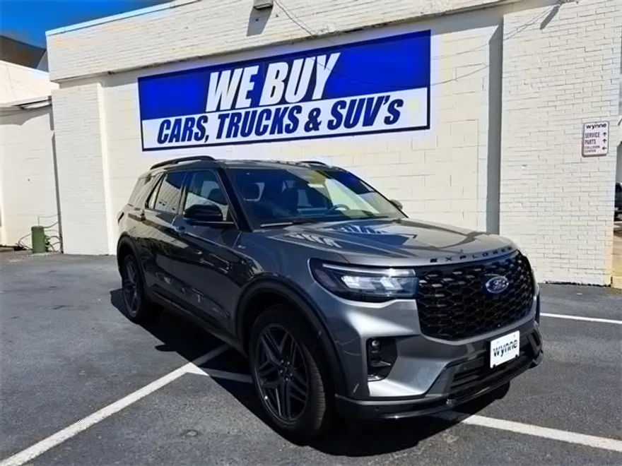 2025 Ford Explorer ST-Line photo 1