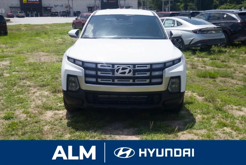2025 Hyundai Santa Cruz SE photo 1