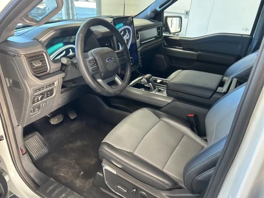 2023 Ford F-150 Lightning Lariat photo 1
