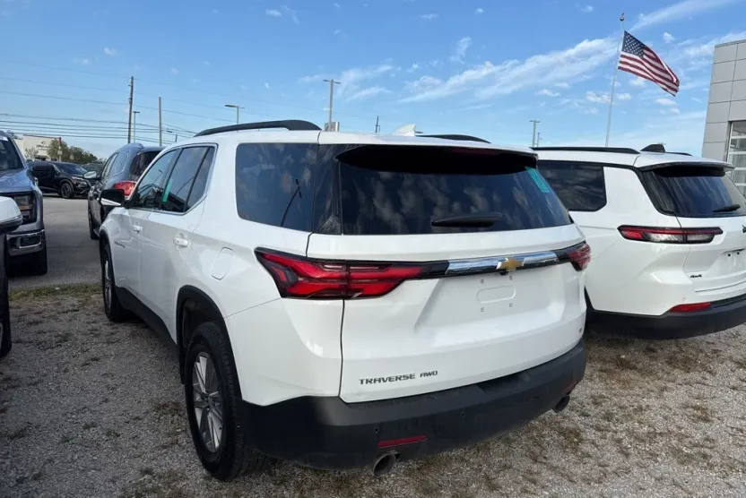 2022 Chevrolet Traverse 1LT photo 1