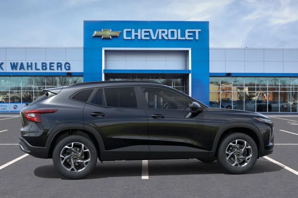 2025 Chevrolet Trax LT photo 1
