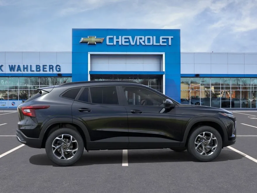 2025 Chevrolet Trax LT photo 1