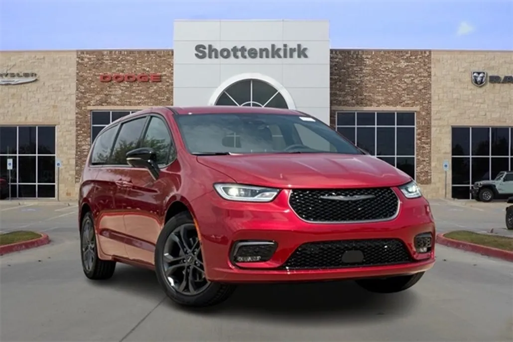 2026 Chrysler Pacifica photo 1