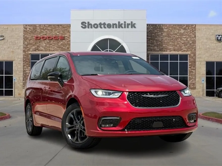 2026 Chrysler Pacifica photo 1