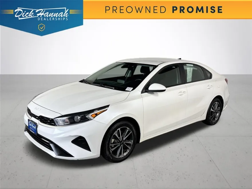 2023 Kia Forte LXS photo 1