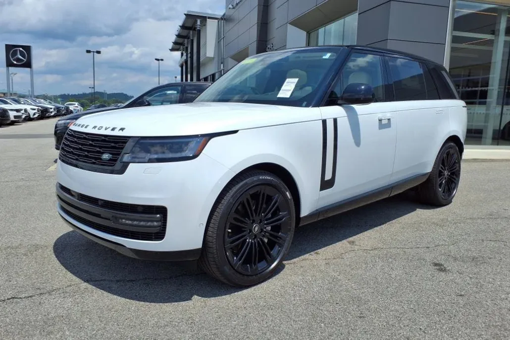 2025 Land Rover Range Rover SE photo 1