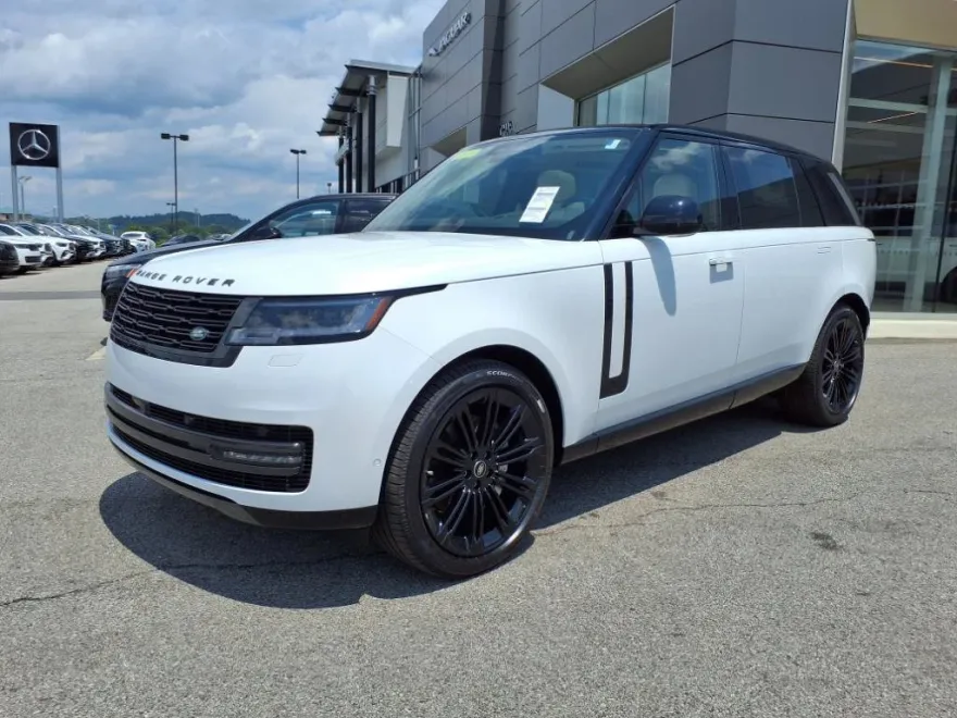 2025 Land Rover Range Rover SE photo 1