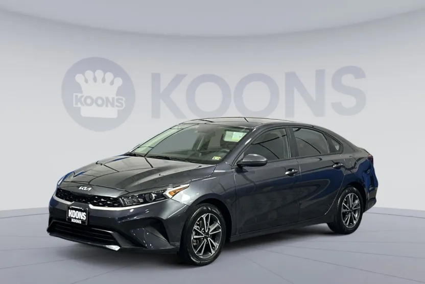 2023 Kia Forte LXS photo 1