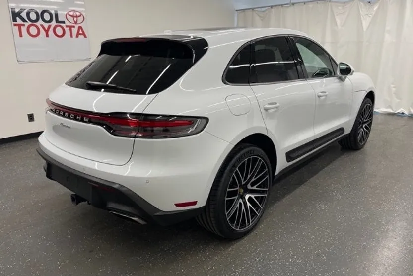 2022 Porsche Macan Base photo 1