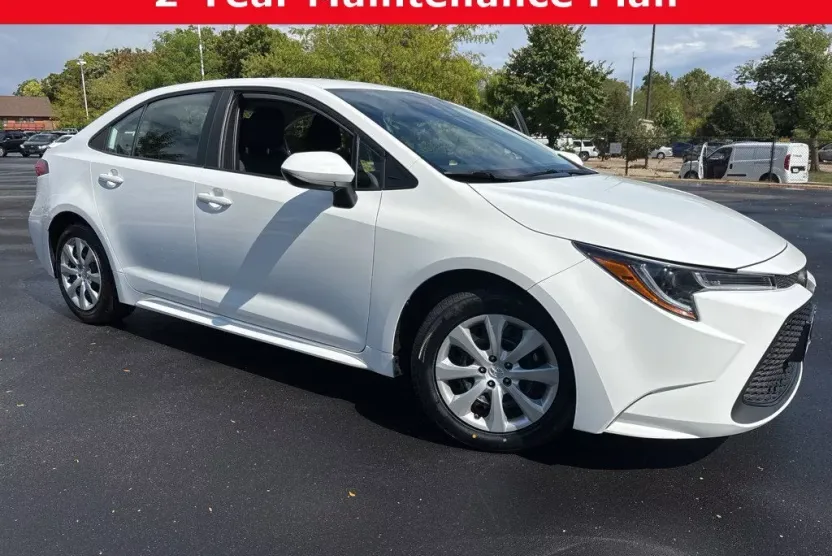2022 Toyota Corolla LE photo 1