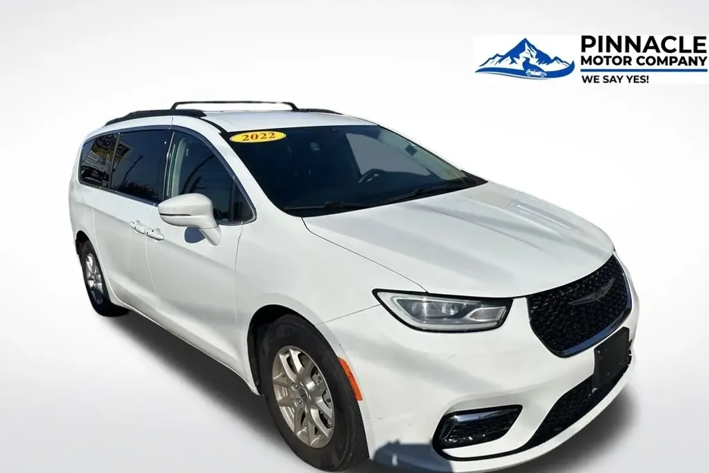 2022 Chrysler Pacifica Touring L photo 1