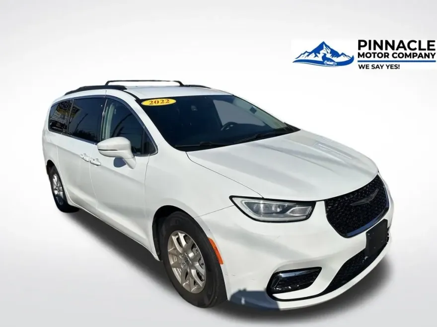 2022 Chrysler Pacifica Touring L photo 1