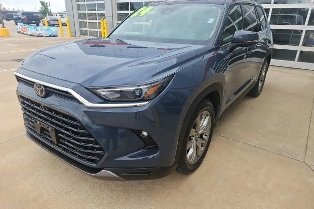 2024 Toyota Highlander Hybrid Limited photo 1