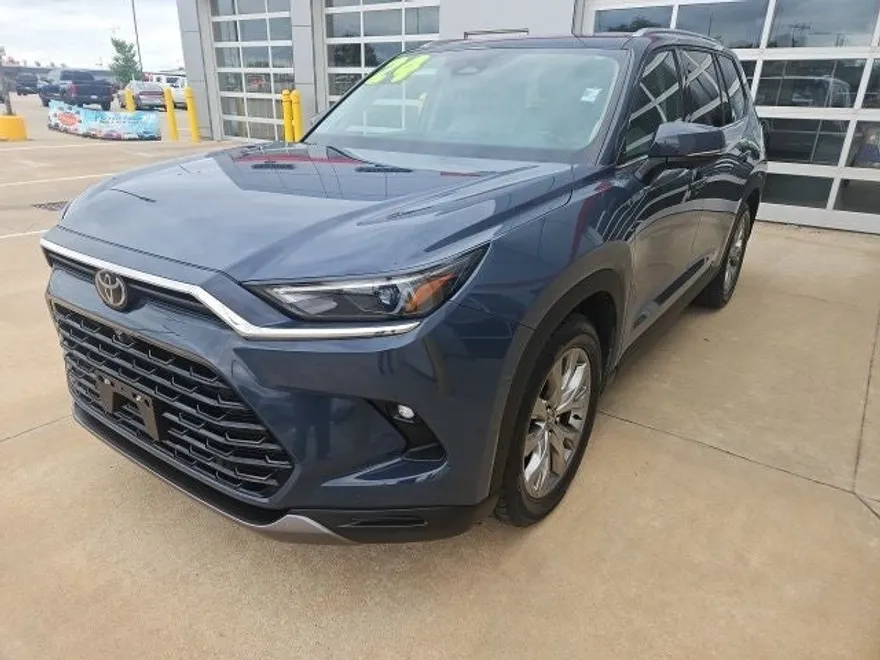 2024 Toyota Highlander Hybrid Limited photo 1