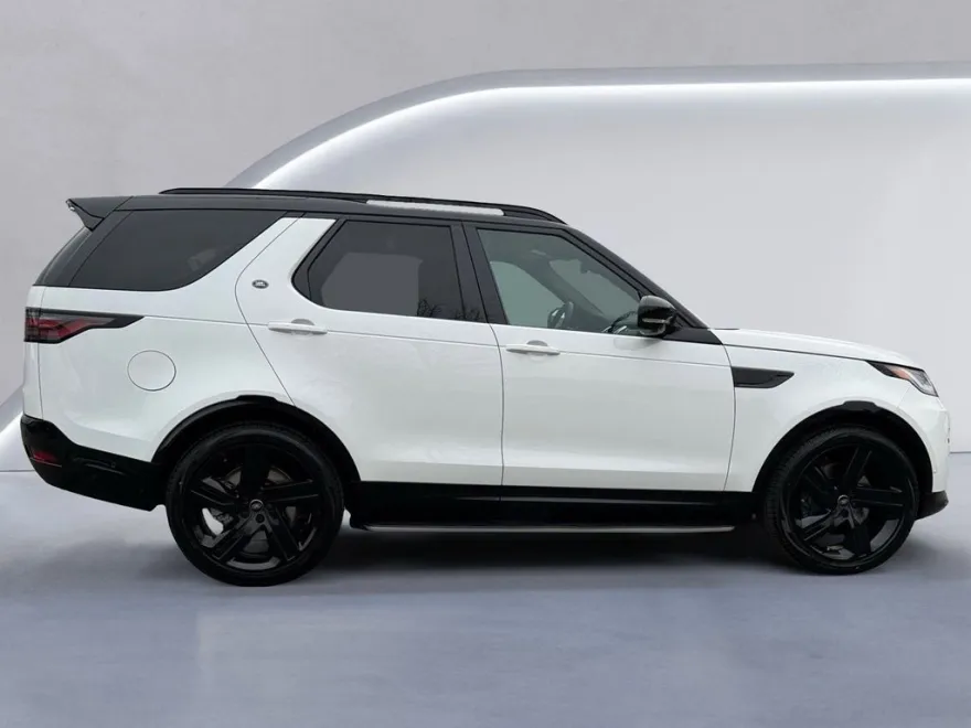 2025 Land Rover Discovery SE photo 2