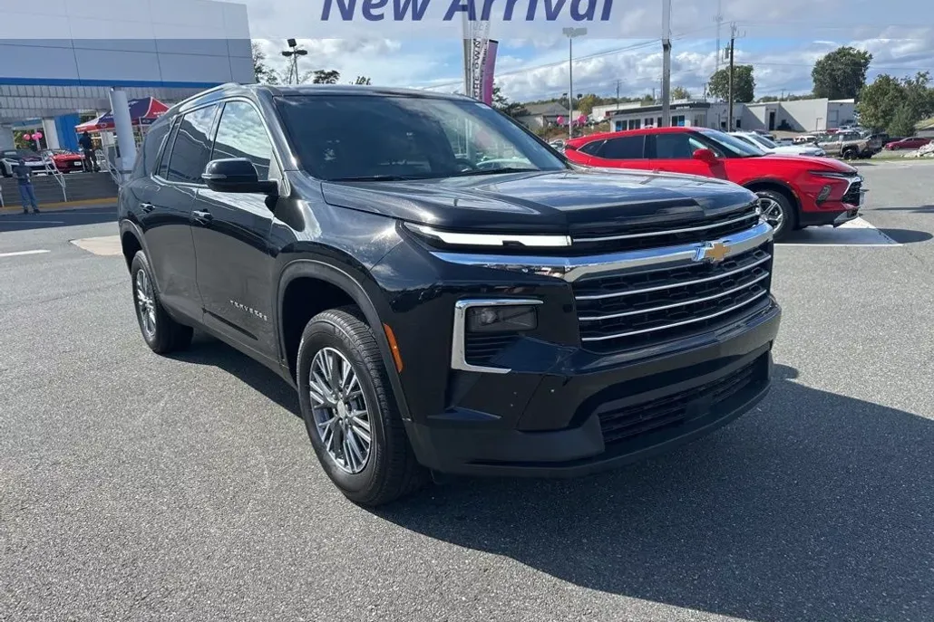 2025 Chevrolet Traverse photo 1
