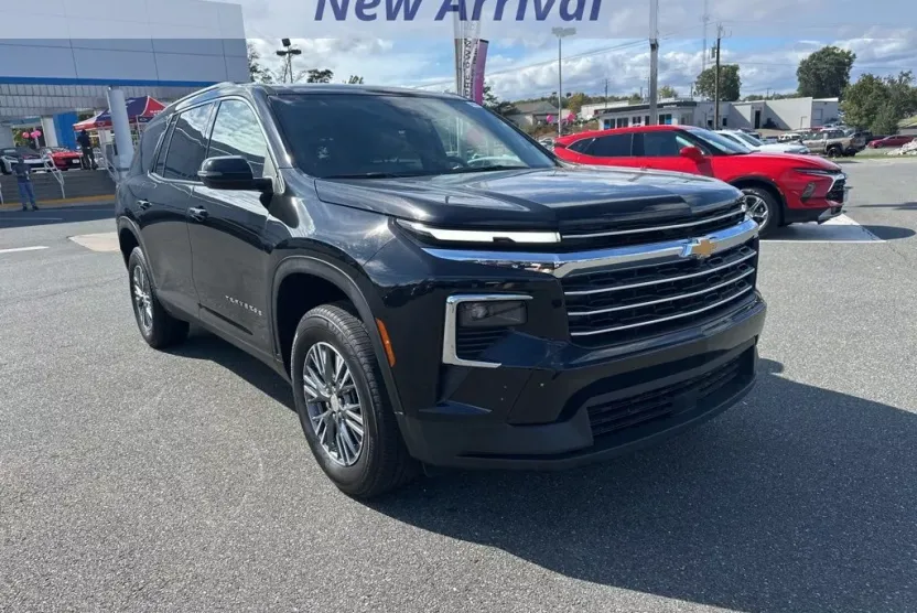 2025 Chevrolet Traverse photo 1