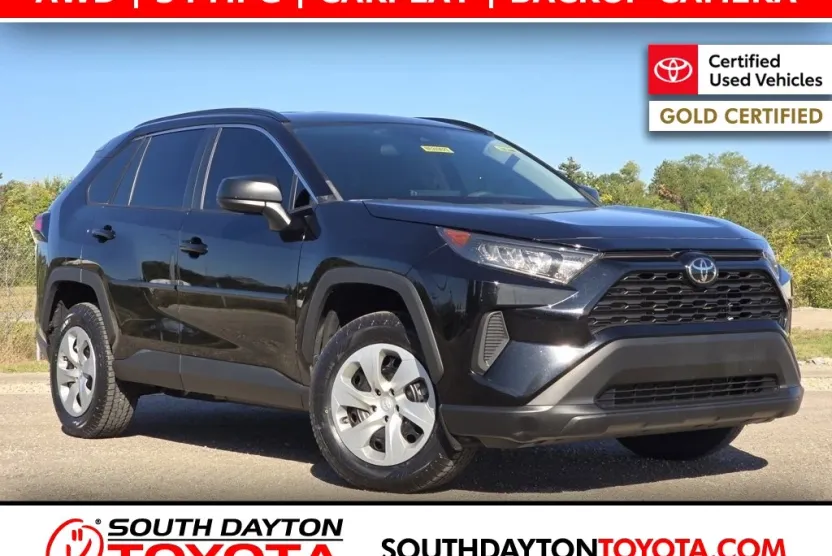 2021 Toyota RAV4 LE photo 1