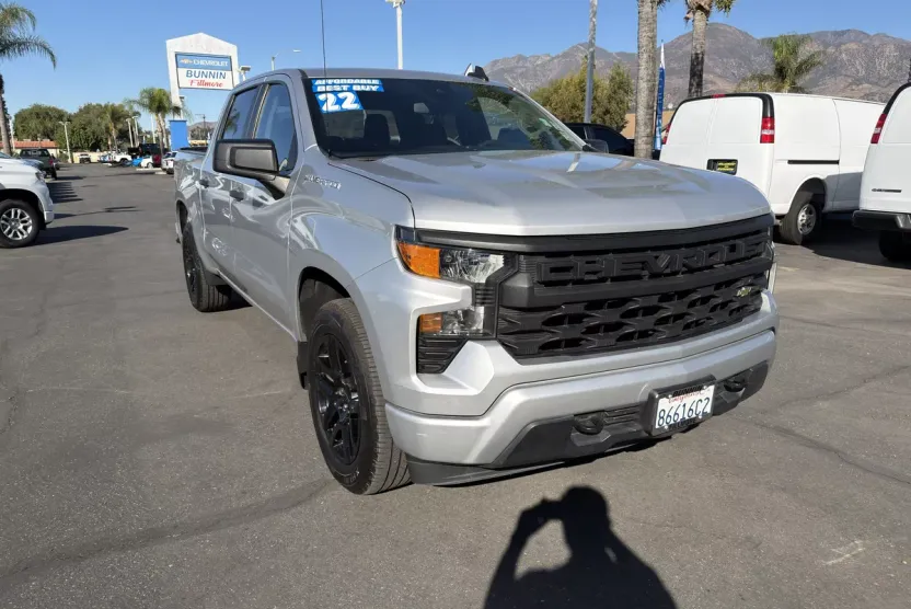 2022 Chevrolet Silverado 1500 Custom photo 1