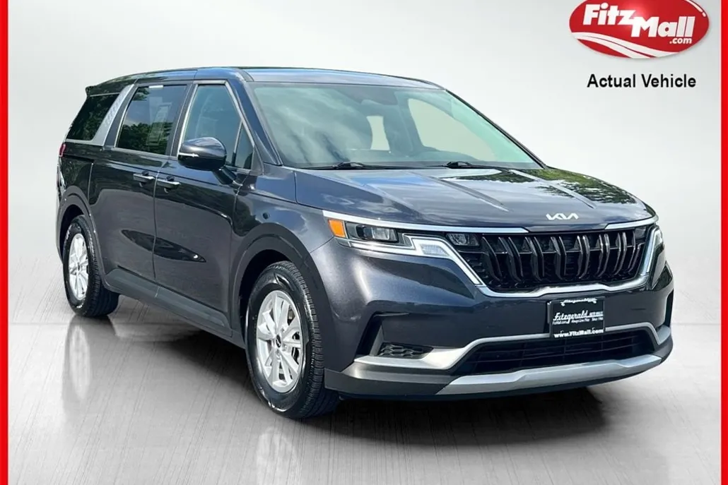 2023 Kia Carnival LX photo 1