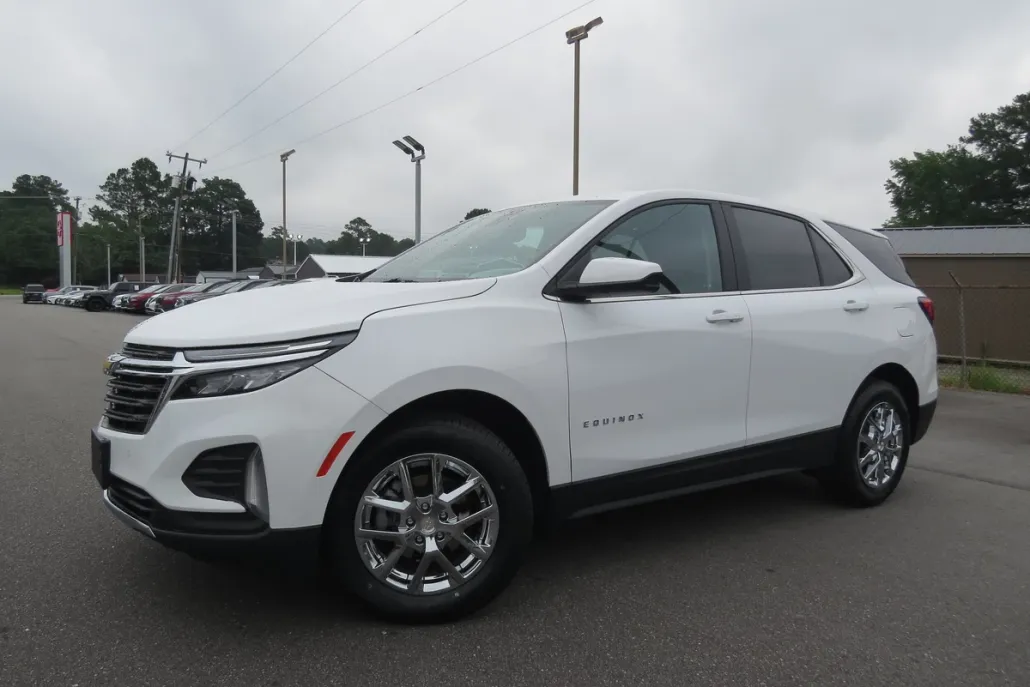 2024 Chevrolet Equinox LT photo 1