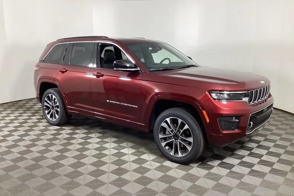 2025 Jeep Grand Cherokee Overland photo 1