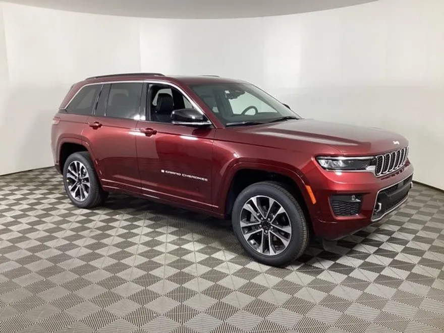 2025 Jeep Grand Cherokee Overland photo 1