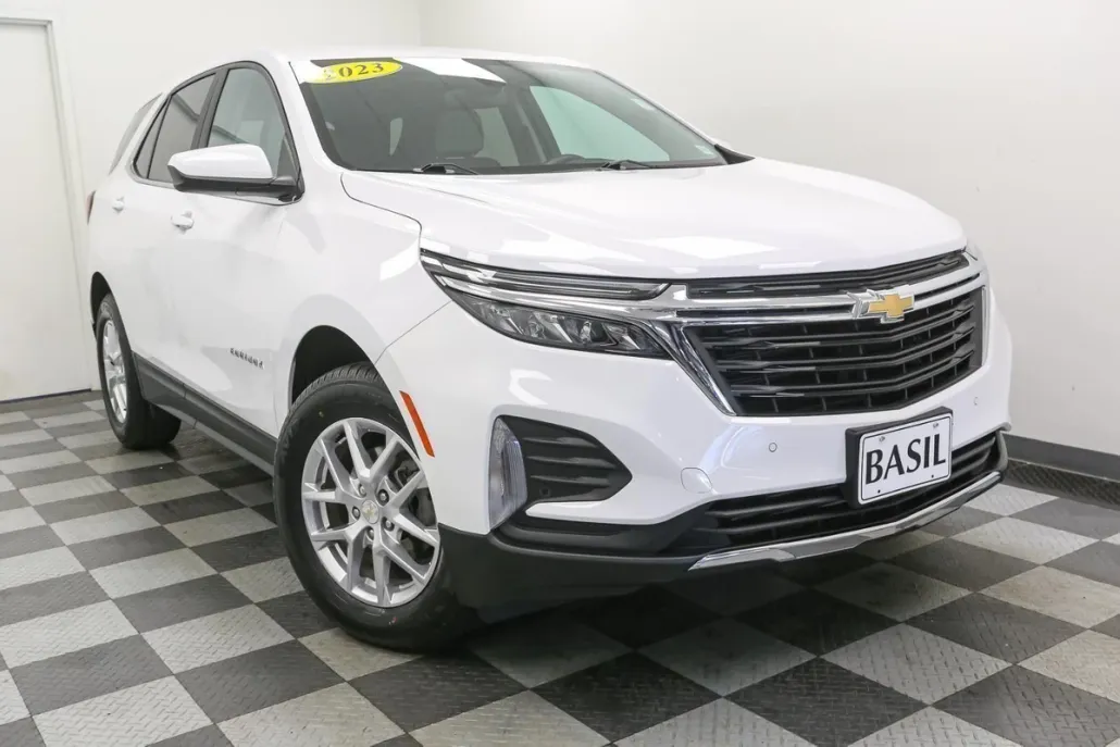 2023 Chevrolet Equinox LT photo 1