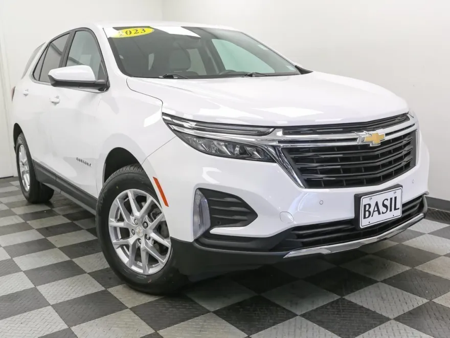 2023 Chevrolet Equinox LT photo 1