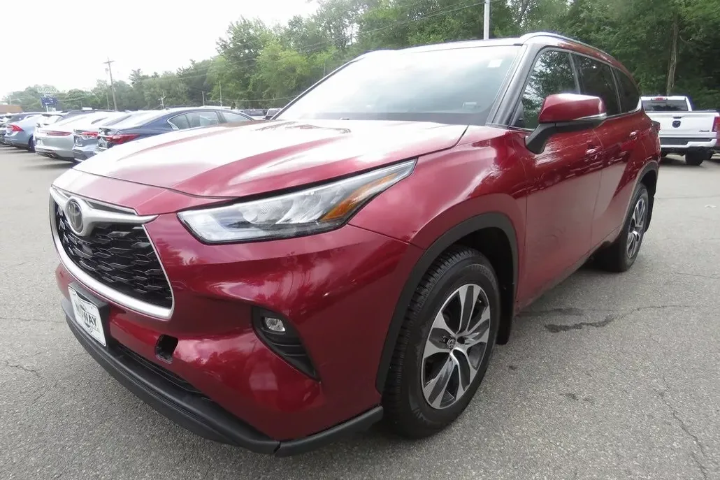 2020 Toyota Highlander XLE photo 1