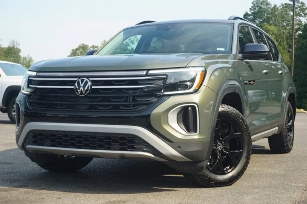 2024 Volkswagen Atlas Peak Edition SE Technology photo 1