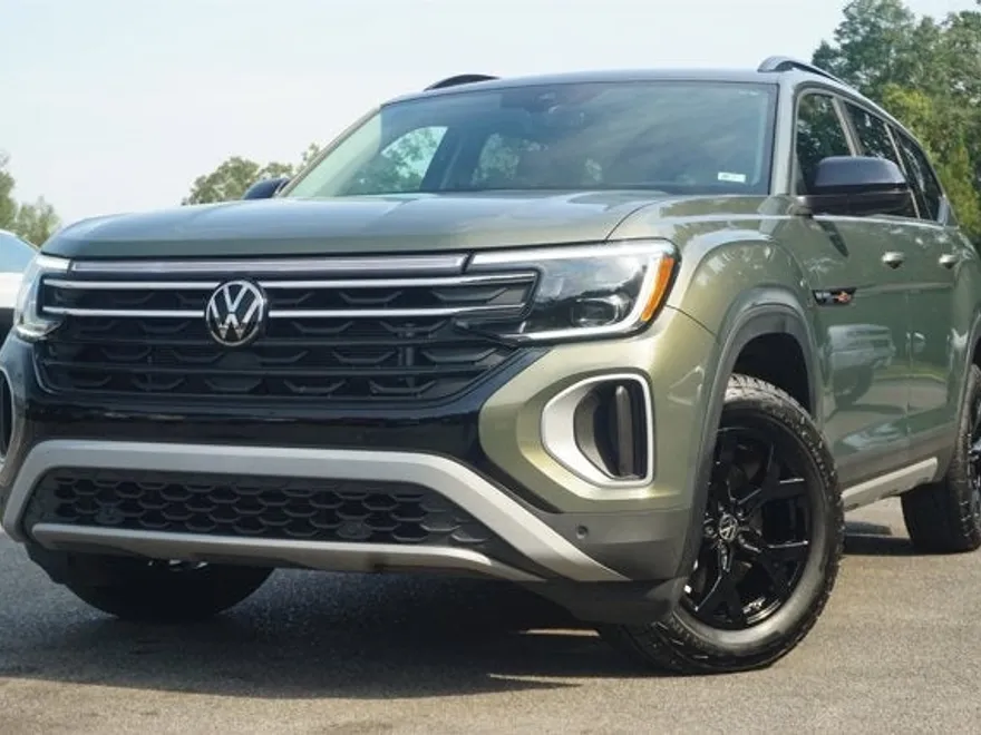 2024 Volkswagen Atlas Peak Edition SE Technology photo 1