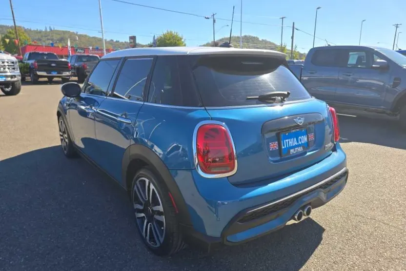 2023 Mini Cooper 4 Door Hardtop S photo 1