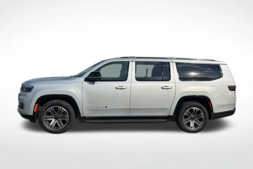 2023 Jeep Wagoneer L Series II photo 1