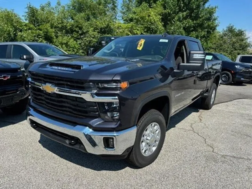 2024 Chevrolet Silverado 2500HD LT photo 1