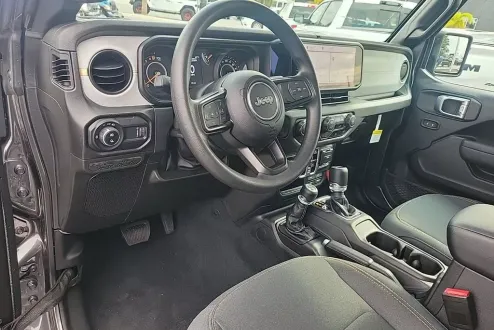 2025 Jeep Gladiator photo 2