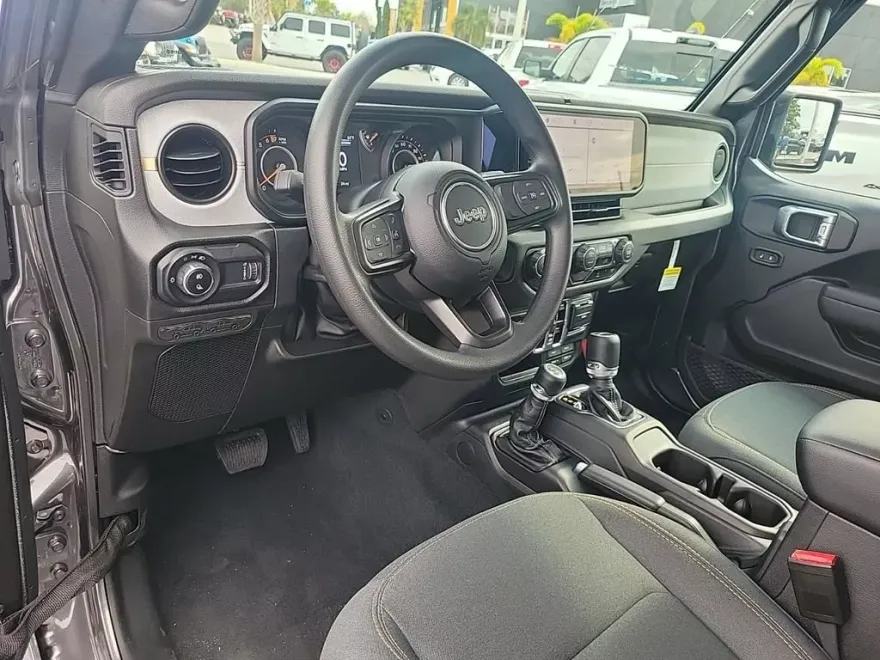2025 Jeep Gladiator photo 2