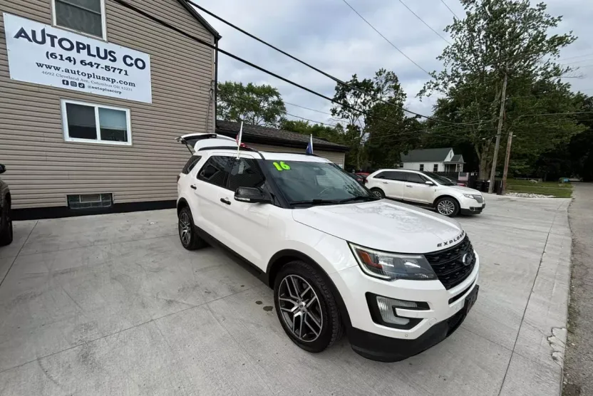 2016 Ford Explorer Sport photo 1