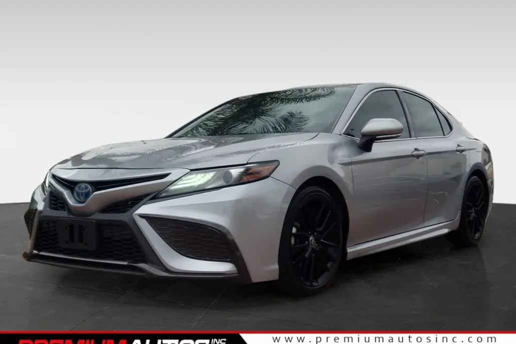 2022 Toyota Camry Hybrid XSE photo 1