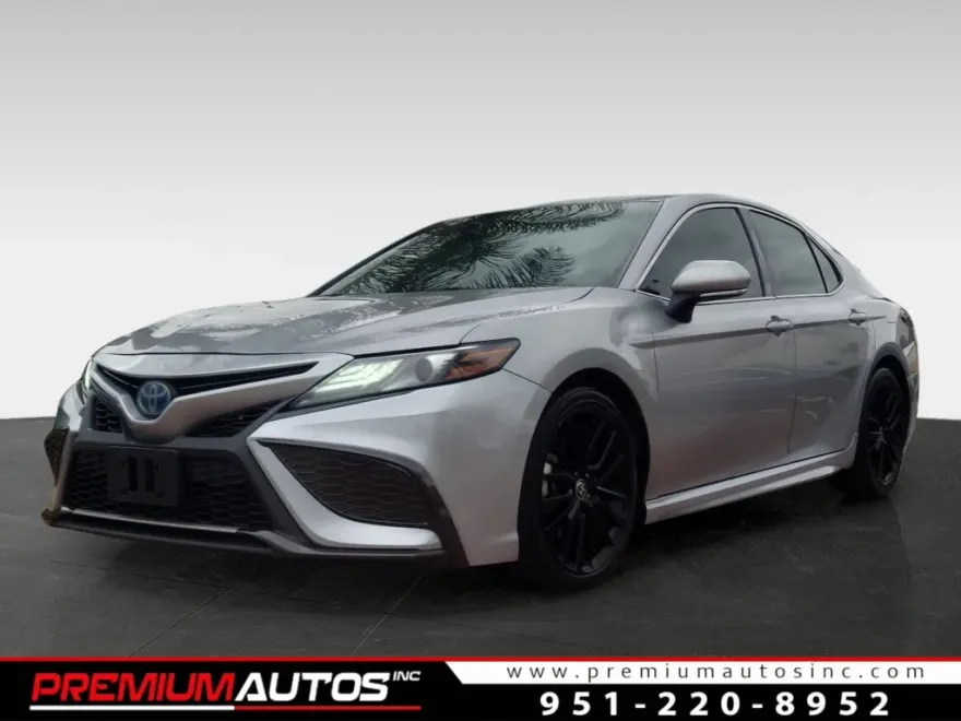 2022 Toyota Camry Hybrid XSE photo 1
