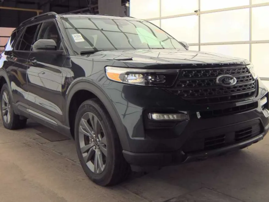 2023 Ford Explorer XLT photo 1
