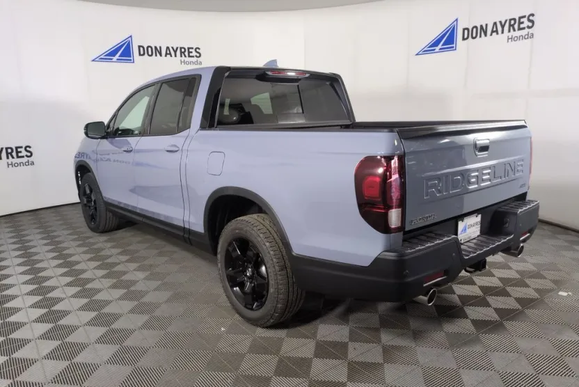 2025 Honda Ridgeline Black Edition photo 1