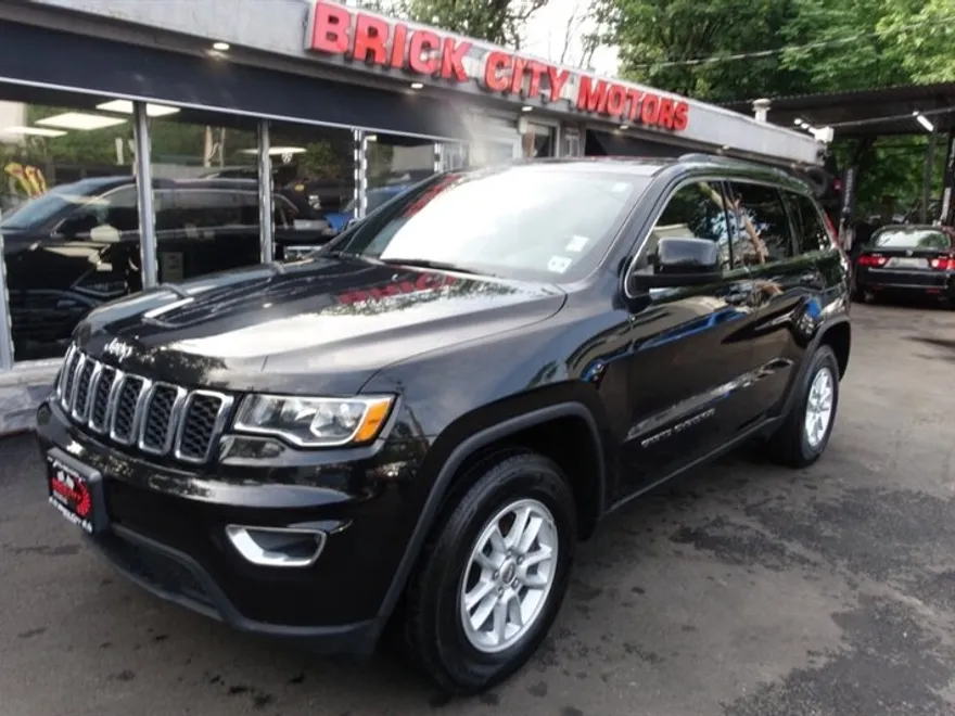 2020 Jeep Grand Cherokee Laredo photo 1
