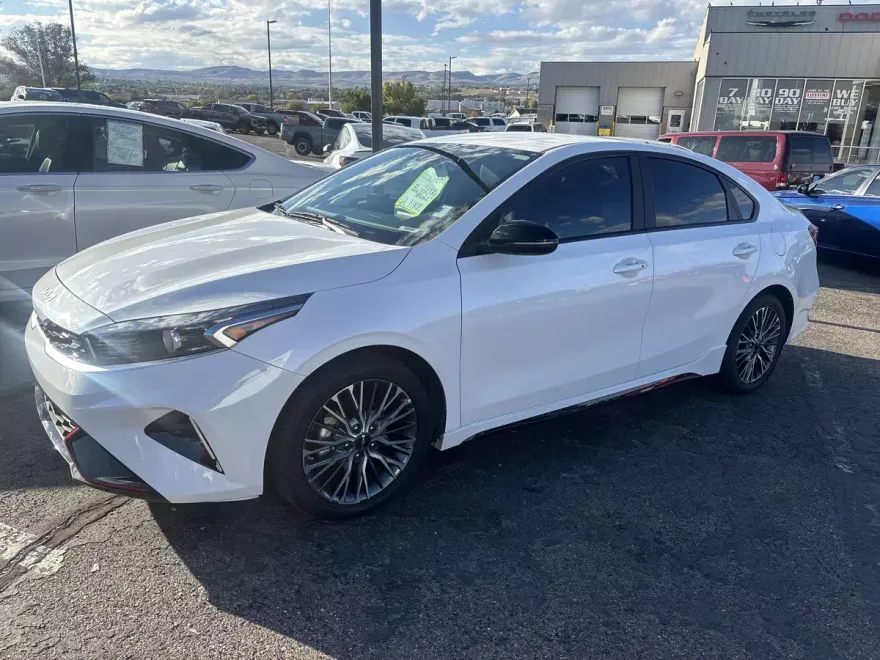 2022 Kia Forte GT-Line photo 1