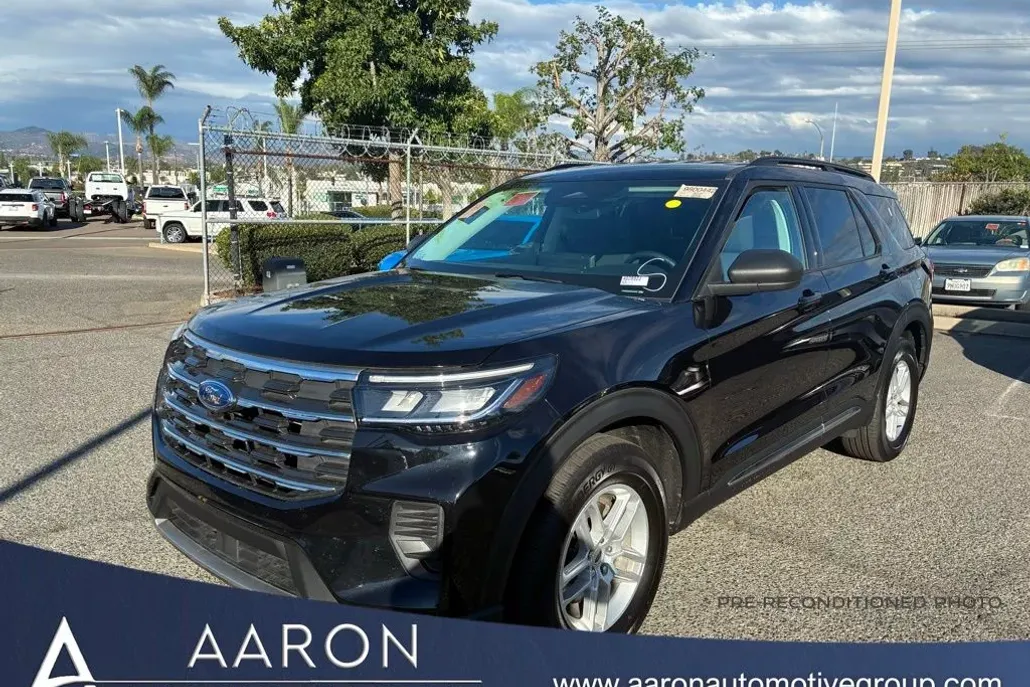 2025 Ford Explorer photo 1