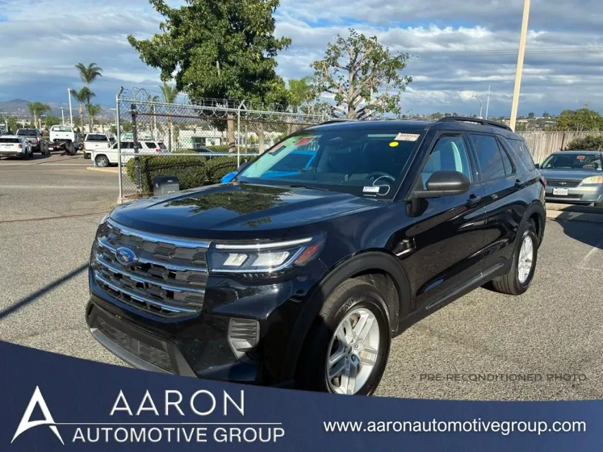 2025 Ford Explorer photo 1
