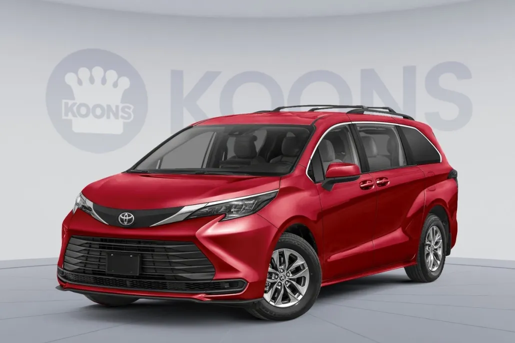 2025 Toyota Sienna LE photo 1