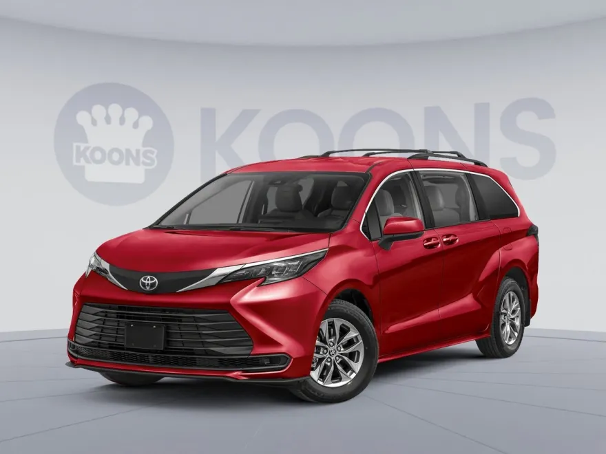 2025 Toyota Sienna LE photo 1