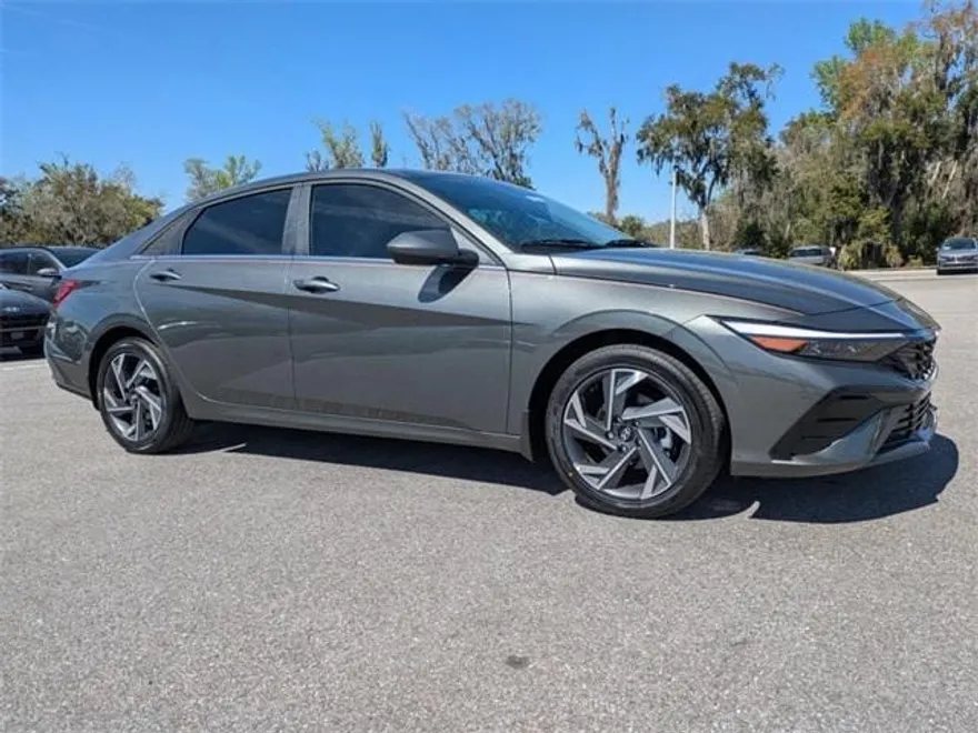 2025 Hyundai Elantra SEL Convenience photo 1